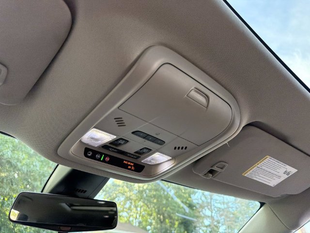 Used 2021 Buick Enclave Avenir w/ Avenir Technology Package AWD/4WD image 40