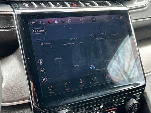 Used 2024 Jeep Grand Cherokee L Limited w/ Black Appearance Package image 25