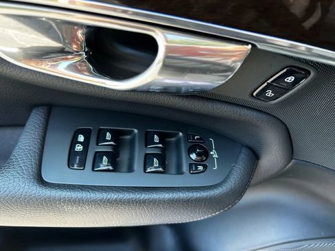 Used 2016 Volvo XC90 T6 Momentum w/ Momentum Plus Package image 30