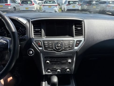 Used 2019 Nissan Pathfinder SL AWD/4WD image 21