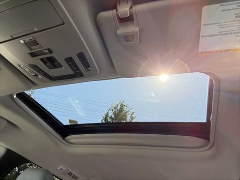 Used 2025 Toyota Sienna XLE FWD image 30