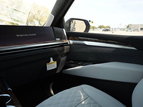 New 2026 Cadillac Escalade Platinum Sport w/ LPO, ONYX Package image 84