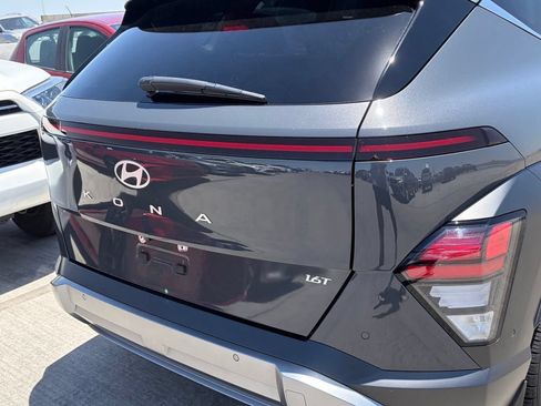 Used 2024 Hyundai Kona Limited FWD image 4