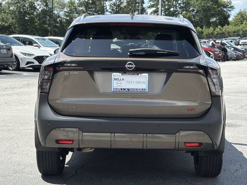 Used 2025 Nissan Kicks SR FWD image 10