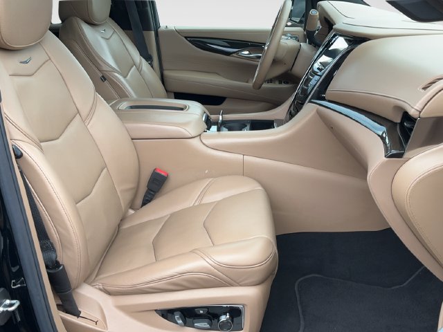 Used 2018 Cadillac Escalade Platinum AWD/4WD image 25