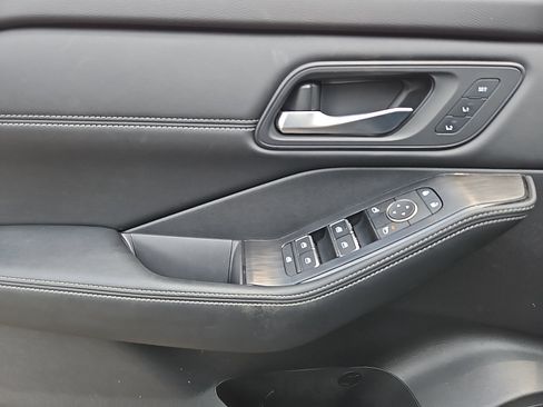 Used 2025 Nissan Rogue SL w/ SL Premium Package AWD/4WD image 12