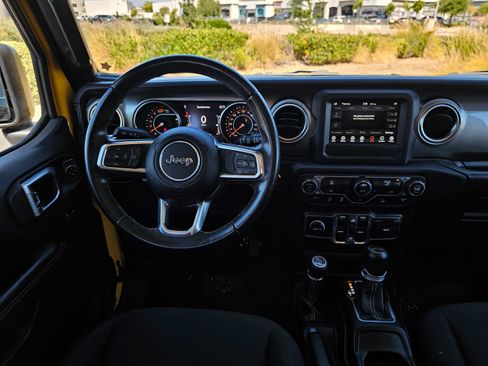 Used 2019 Jeep Wrangler Unlimited Sahara AWD/4WD image 21
