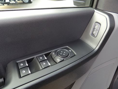 Used 2024 Ford F550 2WD Crew Cab Super Duty image 15