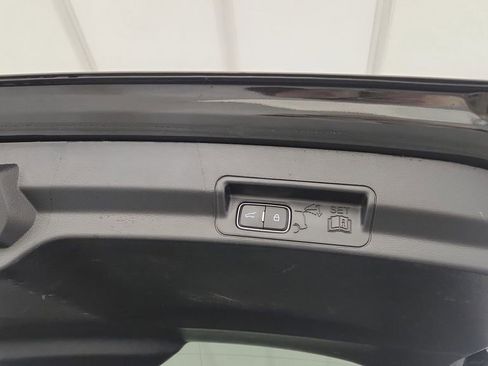 Used 2022 Ford Explorer XLT w/ Equipment Group 202A image 28