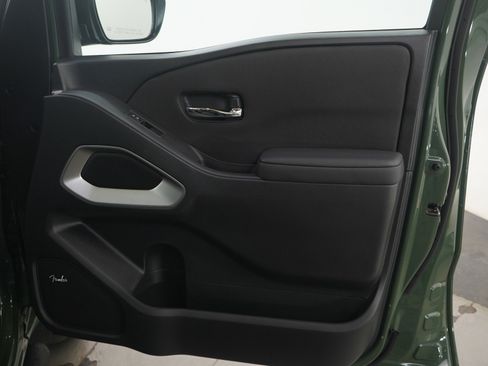 Used 2024 Nissan Frontier SL w/ Technology Package image 12