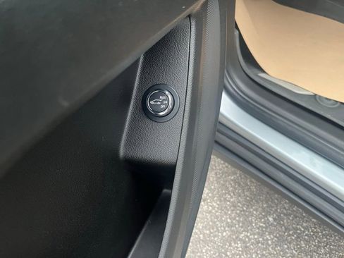 Used 2023 Chevrolet Traverse LT image 11