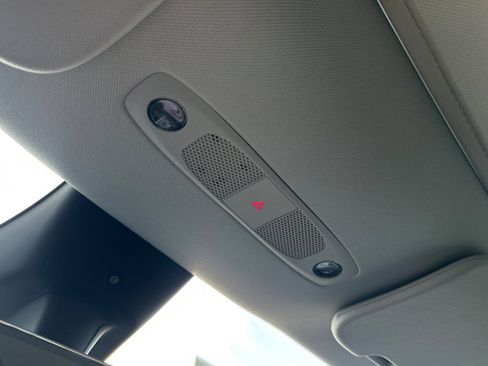 Used 2023 Tesla Model Y Performance image 23