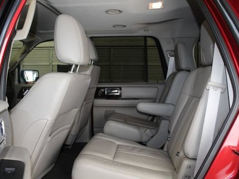 Used 2015 Lincoln Navigator 2WD image 17