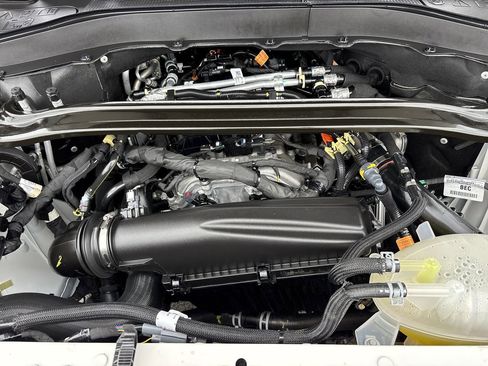 Certified 2025 Ford Explorer ST-Line w/ Premium Package image 11