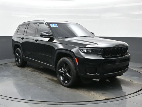 Used 2024 Jeep Grand Cherokee L Altitude image 8