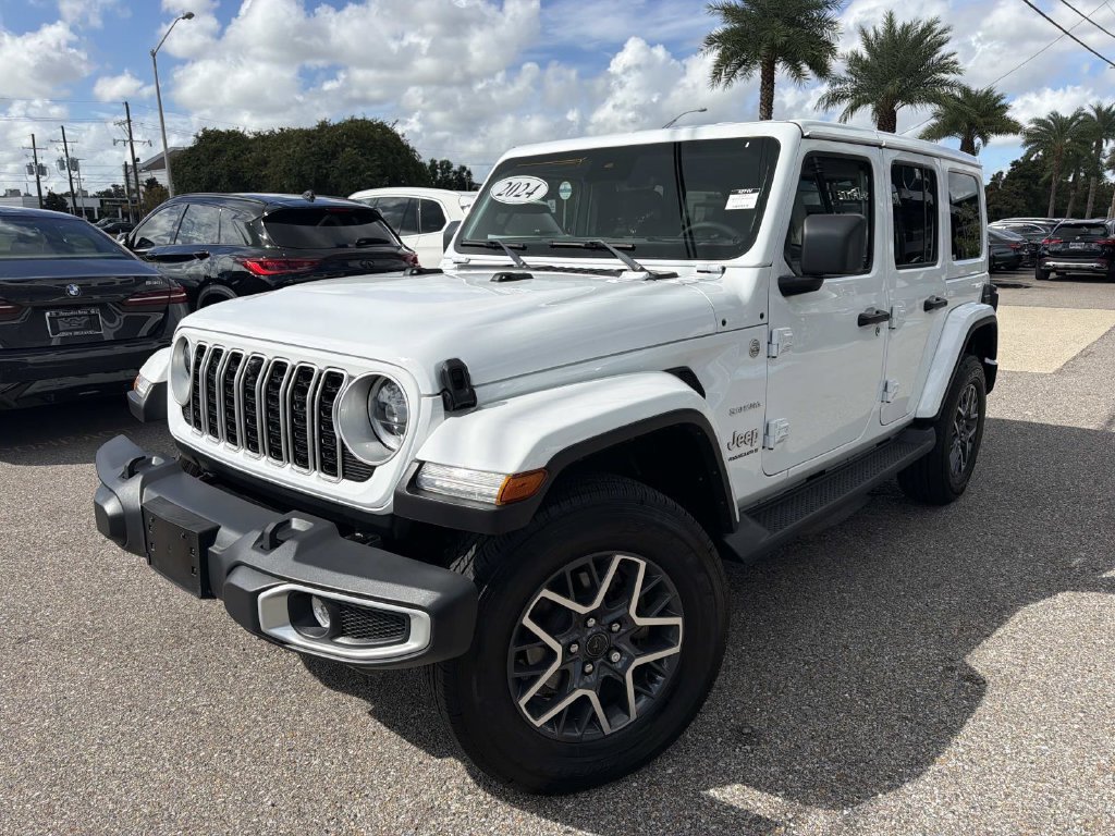 Used 2024 Jeep Wrangler Unlimited Sahara w/ Technology Group AWD/4WD image 3