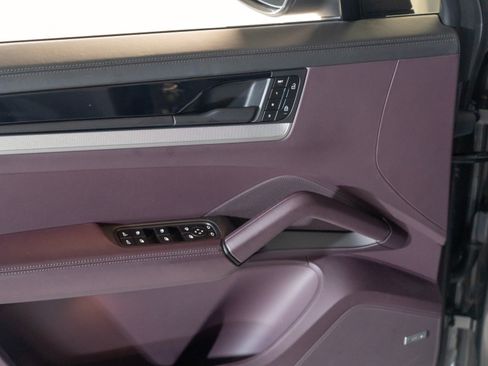 Certified 2024 Porsche Cayenne Coupe AWD/4WD image 17