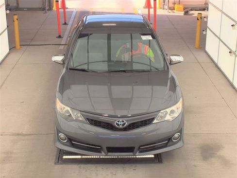 Used 2013 Toyota Camry SE FWD image 2