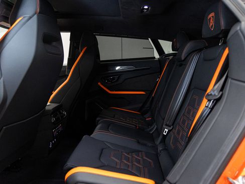 Used 2025 Lamborghini Urus SE image 33