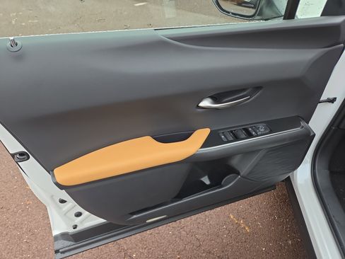 New 2025 Lexus UX 300h AWD image 7