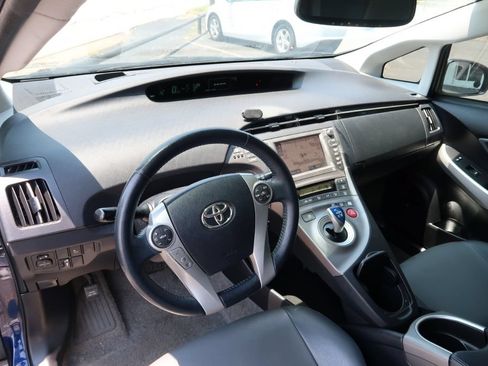 Used 2015 Toyota Prius Four w/ Deluxe Solar Roof Package FWD image 6