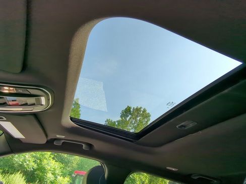 New 2025 Jeep Grand Cherokee L Laredo w/ Luxury Tech Group I image 22