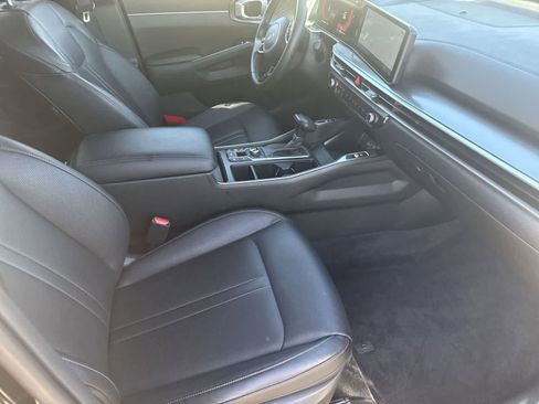 Used 2024 Kia Sorento S image 11