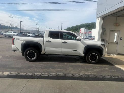 Used 2024 Toyota Tacoma TRD Off-Road w/ TRD Off Road Upgrade Package AWD/4WD image 6