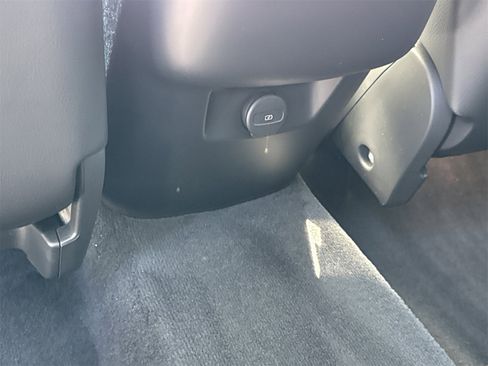 New 2026 Volvo XC90 B5 Plus w/ Protection Package Premier image 15