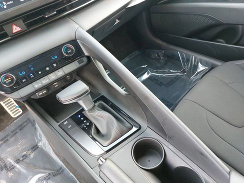 Certified 2025 Hyundai Elantra Sport FWD image 26
