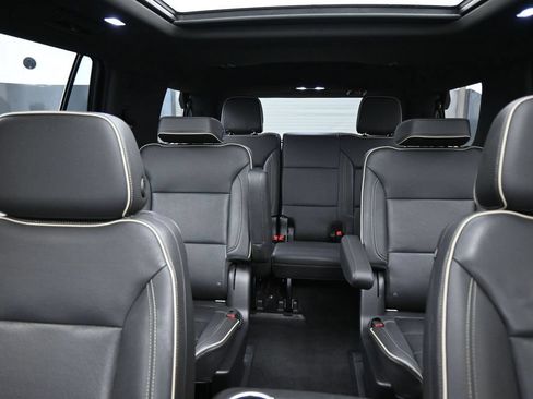 Used 2022 GMC Yukon SLT w/ SLT Premium Package AWD/4WD image 28