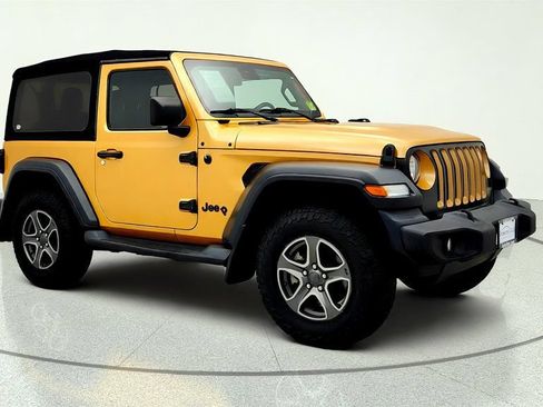 Used 2019 Jeep Wrangler Sport AWD/4WD image 3