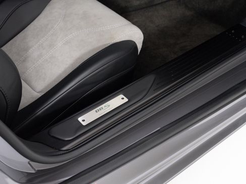 Used 2009 Aston Martin DBS Coupe RWD image 41