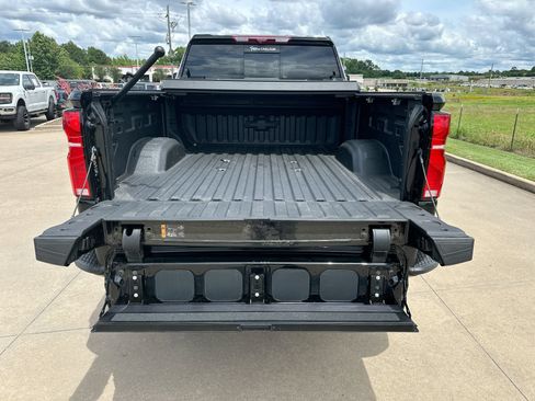 Used 2025 Chevrolet Silverado 2500 High Country w/ Midnight Edition AWD/4WD image 25