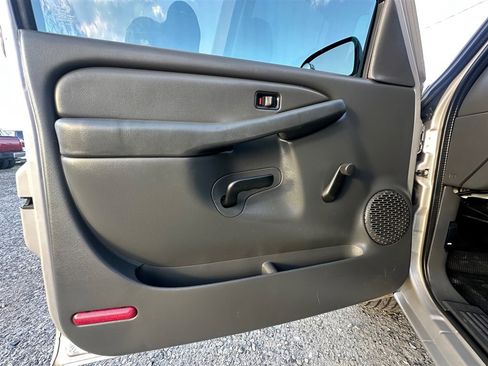Used 2005 Chevrolet Silverado 1500 4x4 Regular Cab image 8
