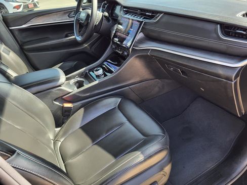 Used 2024 Jeep Grand Cherokee Limited image 9