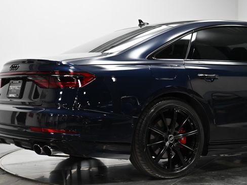 Used 2022 Audi S8 image 12