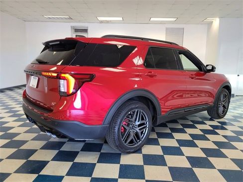 Used 2025 Ford Explorer ST image 14
