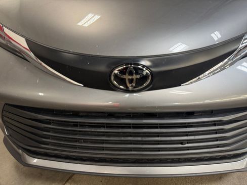Used 2026 Toyota Sienna XLE FWD image 23