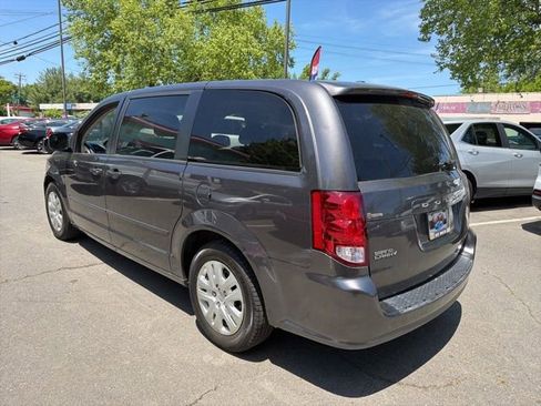 Used 2017 Dodge Grand Caravan SE w/ Power Window Group FWD image 4
