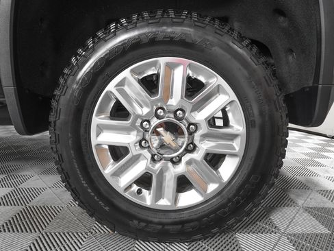 Used 2025 Chevrolet Silverado 2500 High Country w/ High Country Premium Package AWD/4WD image 32