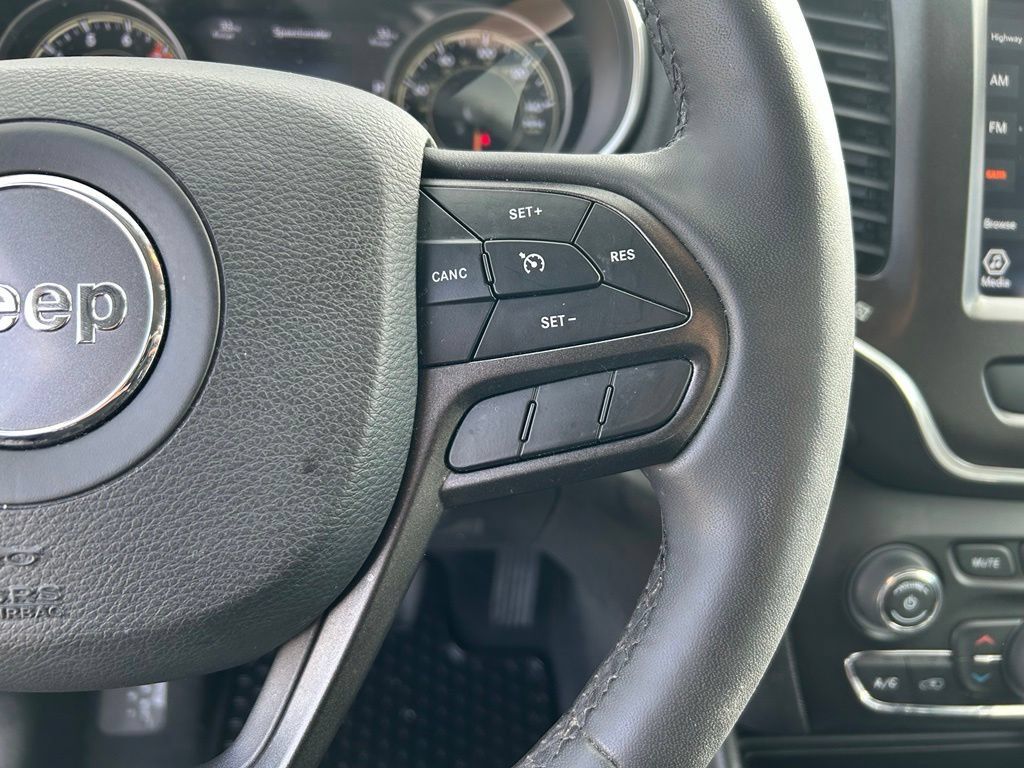 Used 2022 Jeep Cherokee Trailhawk AWD/4WD image 15