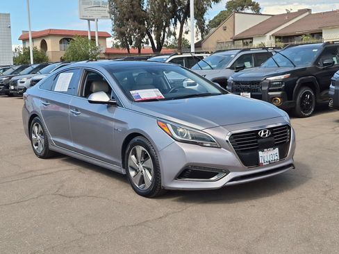 Used 2017 Hyundai Sonata Limited w/ Ultimate Package 02 FWD image 2