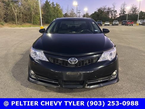 Used 2014 Toyota Camry L image 2