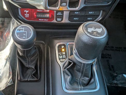 Used 2024 Jeep Wrangler Unlimited Rubicon image 30