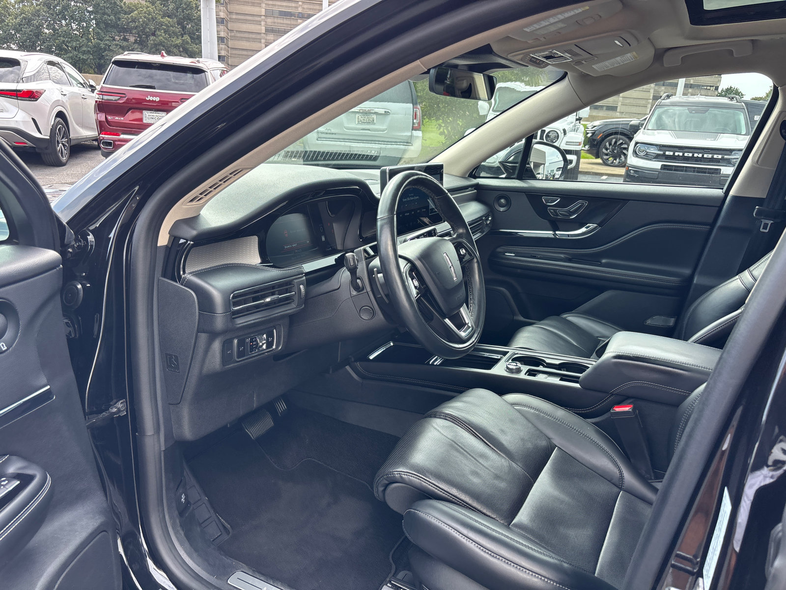 Used 2023 Lincoln Corsair Reserve w/ Equipment Group 202A AWD/4WD image 23