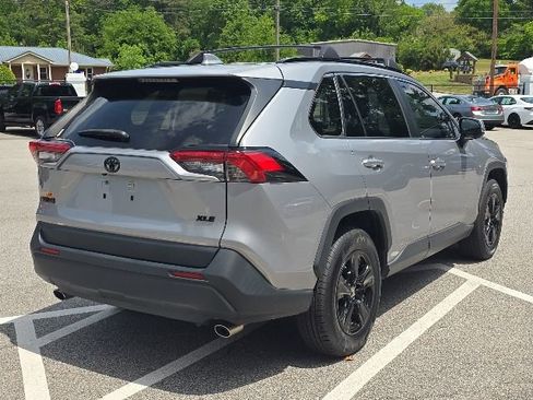 Used 2019 Toyota RAV4 XLE w/ Convenience Package FWD image 5