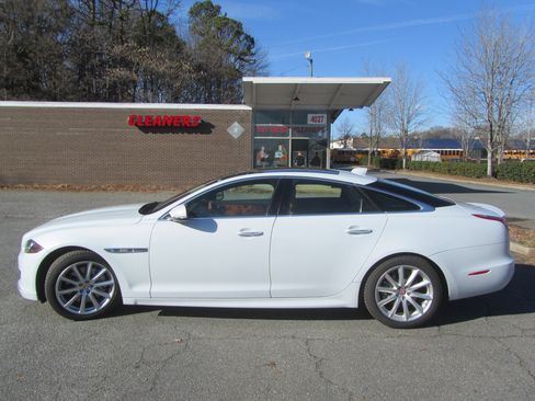 Used 2017 Jaguar XJ R-Sport image 8