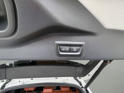 Used 2025 BMW X5 xDrive40i w/ Executive Package image 35