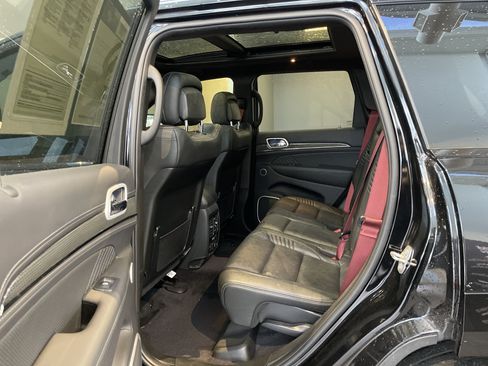 Used 2018 Jeep Grand Cherokee Trackhawk AWD/4WD image 37